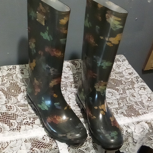 NWOT floral rain boots - Picture 1 of 5